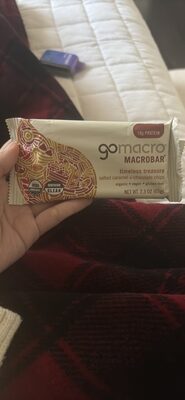 MACROBAR timeless treasure salted caramel + chocolate chips
