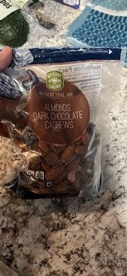 Retreat Trail Mix Almonds Dark Chocolate Cashews