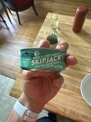 Skipjack chunk light tuna in water