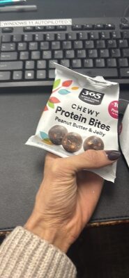 Chewy Protein Bites Peanut Butter & Jelly