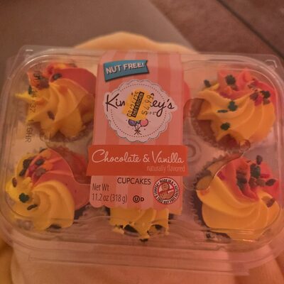 Chocolate & Vanilla Cupcakes