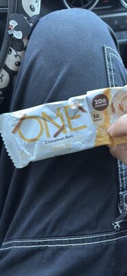 Cinnamon Roll Protein Bar