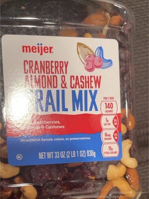 Dried cranberry almond & cashew trail mix