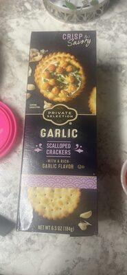 Garlic Scalloped Crackers