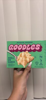 GOODLES Shell We Dance Aged White Cheddar Sauce Over Shells