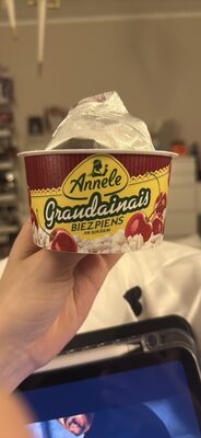 Graudainais biezpiens ar ķiršiem