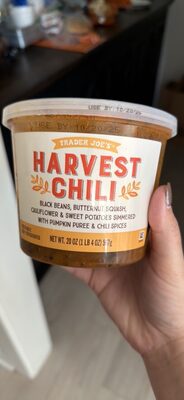 HARVEST CHILI BLACK BEANS, BUTTERNUT SQUASH, CAULIFLOWER & SWEET POTATOES SIMMERED WITH PUMPKIN PUREE & CHILI SPICES