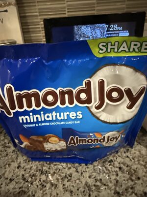 Miniatures coconut & almond chocolate candy bar
