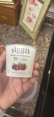 mixed berries simple ingredient skyr