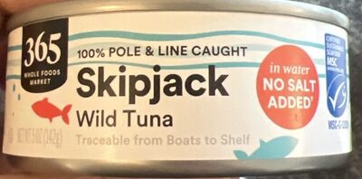 Skipjack wild tuna in water