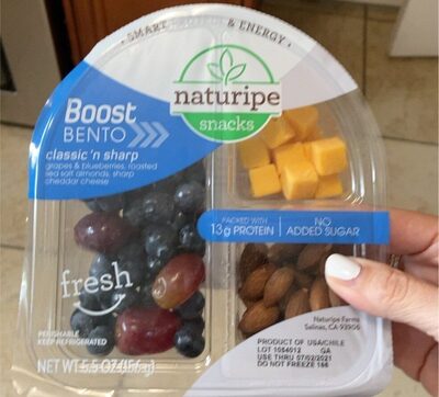 Snacks classic & sharp with grapes & blueberries