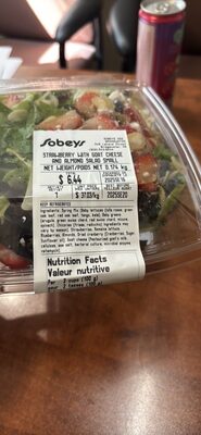 STRAWBERRY WITH GOAT CHEESE AND ALMOND SALAD SMALL