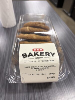 White Chocolate Macadamia Gourmet Cookie