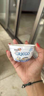 Yoghurt estilo griego con mousse de vainilla y coco