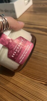 Yogur entero con porción de frutos rojos